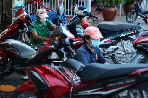 Tốn tiền triệu khi gửi xe trong 4 tháng giãn cách
