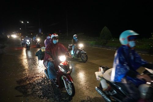 Thai phụ 'dọa' sinh non trên đường về quê bằng xe máy được giúp đỡ ở Quảng Ngãi