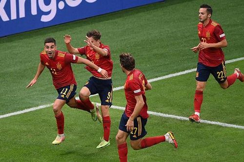 Ý 1-2 Tây Ban Nha: Torres tỏa sáng, Bonucci sai lầm, Tây Ban Nha vào chung kết Nations League