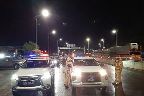 Người dân về quê được phép đi xe máy qua hầm Hải Vân