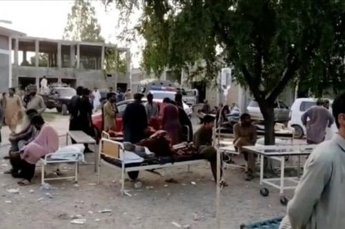 Động đất kinh hoàng ở Pakistan, hơn 220 người thương vong, số người thiệt mạng có thể tăng.