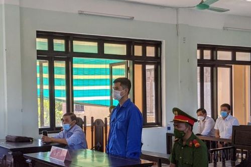 Vụ 'Bác sĩ hiếp dâm nữ điều dưỡng' bị hại rút đơn có thay đổi tội danh của bị cáo?