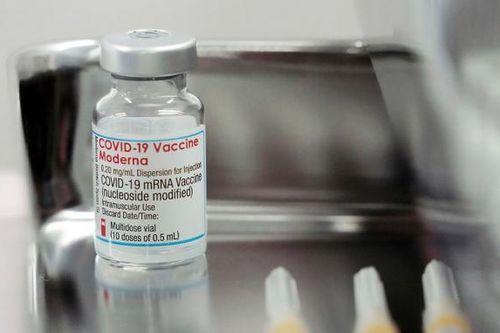 Thụy Điển, Đan Mạch dừng tiêm vắc xin COVID của Moderna cho người dưới 18