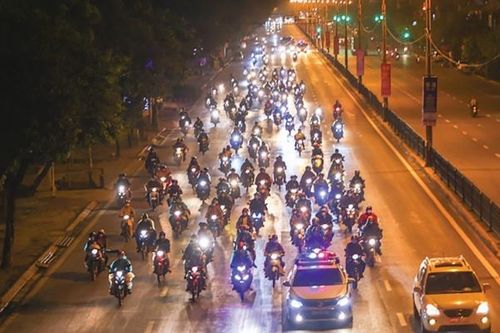 'Về quê, biết làm gì để sống?'