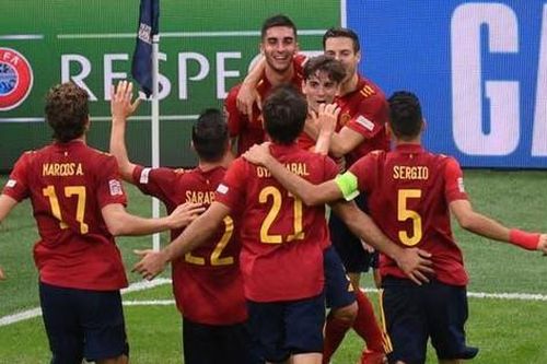 Torres tỏa sáng, Tây Ban Nha chấm dứt chuỗi bất bại huyền thoại của Italia