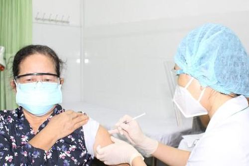 Gần 5 triệu người tại TPHCM đã chích mũi 2 vắc xin ngừa COVID-19