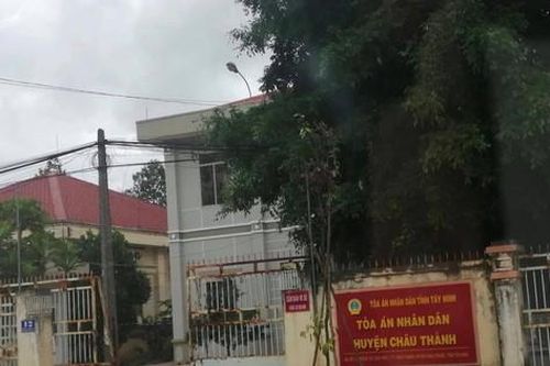 Để thuộc cấp tham ô tài sản, hai cựu lãnh đạo TAND huyện bị truy tố