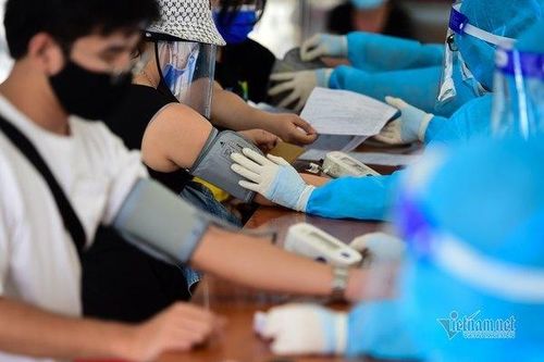 Đất nước nguy khó và sự đồng lòng chống dịch