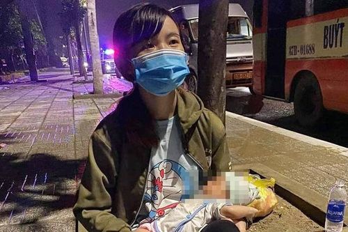 Trải lòng của người mẹ mới sinh con 15 ngày vượt xe máy 1.300 km về quê