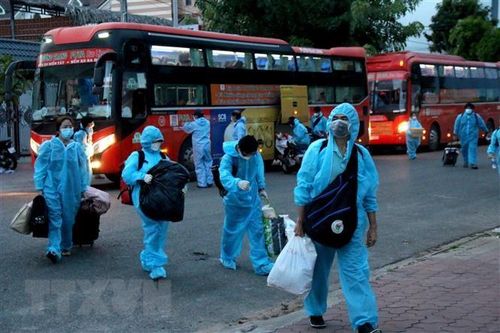 Quân ủy Trung ương tặng nhu yếu phẩm cho nhân dân Bình Thuận