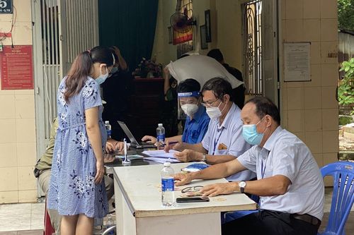 TP Hồ Chí Minh: Người dân kêu bị bỏ sót, phường lo chính sách bị lợi dụng