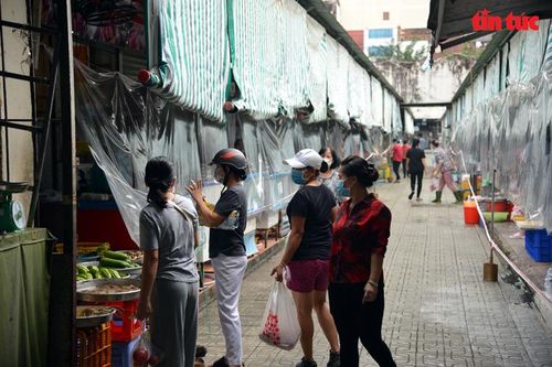 TP Hồ Chí Minh: Chợ Bến Thành kinh doanh trở lại trong giai đoạn bình thường mới