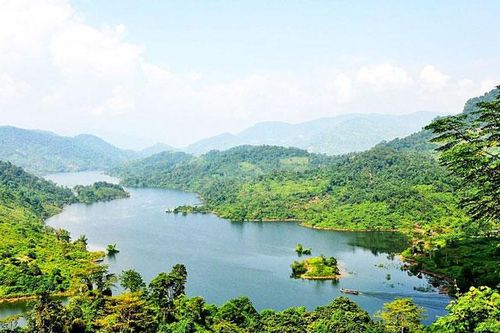 Trải nghiệm cảnh sắc hữu tình ở lòng hồ Ba Bể