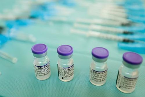 Các nước giàu lãng phí hàng trăm triệu liều vaccine Covid-19