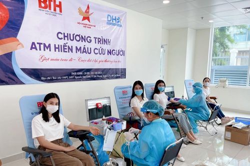 Dàn hoa hậu, á hậu hưởng ứng ngân hàng ''ATM hiến máu cứu người''
