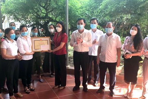 Chủ tịch UBND tỉnh khen thưởng 3 tập thể có thành tích xuất sắc trong công tác phòng chống dịch COVID-19