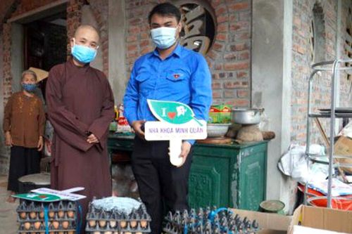 Huyện đoàn Tam Nông tham gia hỗ trợ người dân từ các tỉnh, thành phía Nam trở về