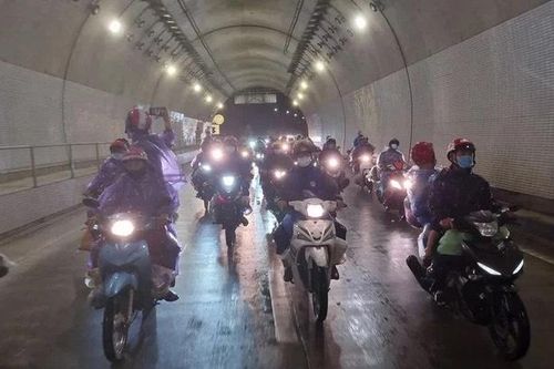 Đà Nẵng: Mở hầm Hải Vân cho người dân từ vùng dịch phía Nam về quê bằng xe máy