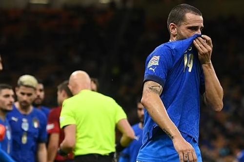 Mất người trên 'sân nhà', Azzurri bị Tây Ban Nha cắt mạch thắng