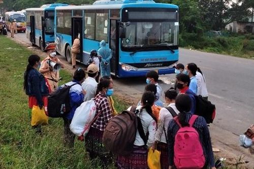 Hà Nội: Những chuyến xe buýt nghĩa tình trong mùa dịch