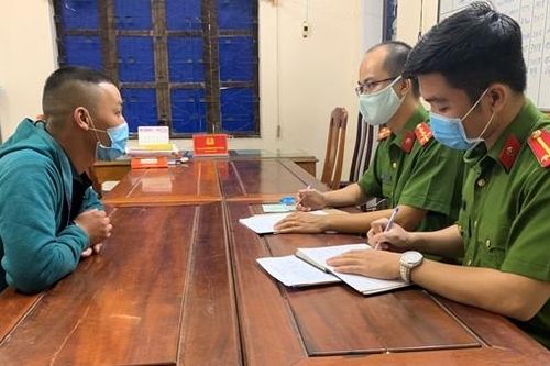 Bắt kẻ lừa 2 cháu bé đi mua kẹo, cưỡng hiếp người phụ nữ tâm thần