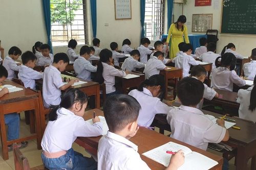 Trường tiểu học đầu tiên ở TP.HCM đón học sinh trở lại học tập