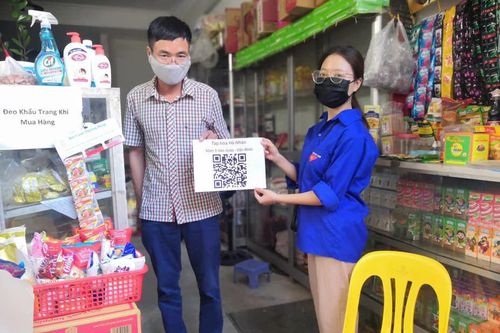 Tuân thủ nghiêm quét mã QR tại các cửa hàng, chợ, siêu thị
