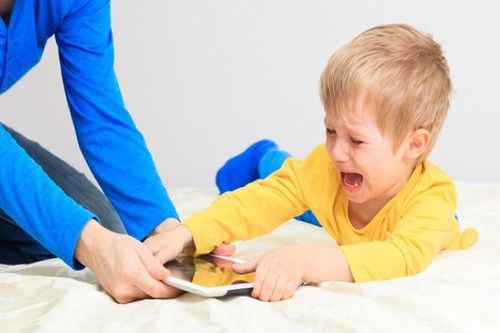 Dấu hiệu cảnh báo trẻ nghiện thiết bị điện tử