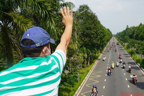 Khi công nhân ngược dòng về quê