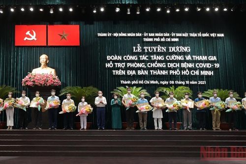 Tuyên dương 55 tập thể, 115 cá nhân hỗ trợ TP Hồ Chí Minh phòng, chống dịch Covid-19