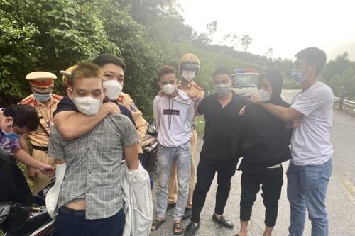 Thủ đoạn táo tợn của nhóm đối tượng mang theo hung khí thực hiện hàng loạt vụ cướp xe máy