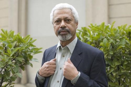 Tiểu thuyết gia Abdulrazak Gurnah đoạt giải Nobel Văn học năm 2021