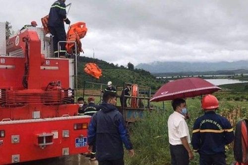 Kon Tum: Lật thuyền trong lúc đi câu trên hồ thủy điện, 2 người mất tích