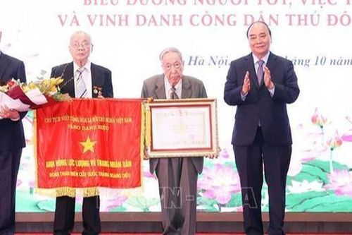 Chủ tịch nước trao danh hiệu AHLLVT cho Đoàn Thanh niên cứu quốc thành Hoàng Diệu