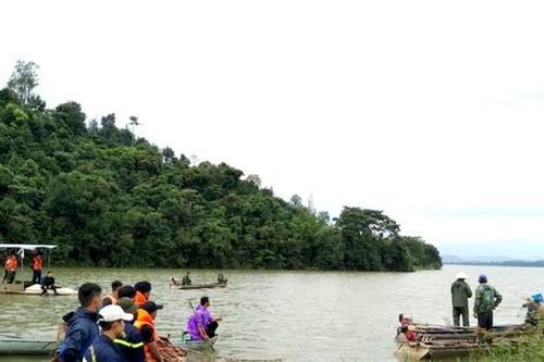Tìm kiếm hai người mất tích ở hồ chứa nước thủy điện