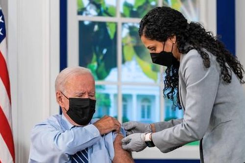 Tổng thống Biden vận động doanh nghiệp Mỹ thực hiện tiêm chủng bắt buộc
