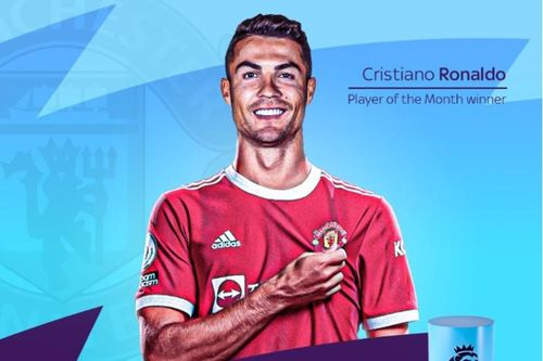 Trở lại MU, Ronaldo nhận ngay danh hiệu lớn