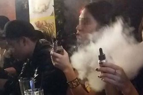 Nam sinh 15 tuổi ngộ độc thuốc lá điện tử, lên cơn co giật, hôn mê sâu