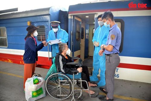 TP Hồ Chí Minh: Chuyến tàu 'đặc biệt' đưa bà bầu, trẻ em và người già về Quảng Bình