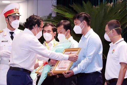 Tuyên dương 170 tập thể, cá nhân lực lượng y tế hỗ trợ TP Hồ Chí Minh chống dịch