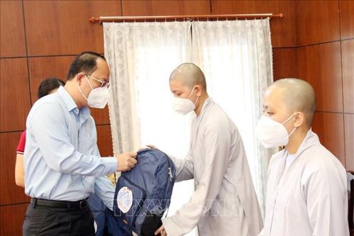 50 tăng ni, phật tử lên đường hỗ trợ y bác sỹ tại Bệnh viện Hồi sức chuyên sâu COVID-19