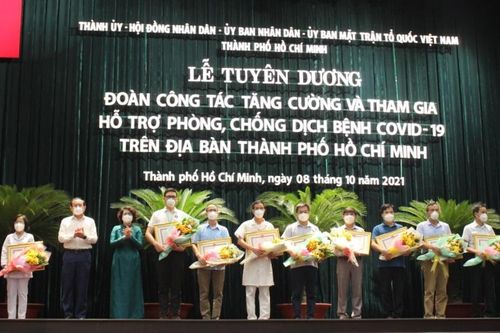 TP Hồ Chí Minh cảm ơn các chiến sĩ tình nguyện nơi tuyến đầu chống dịch