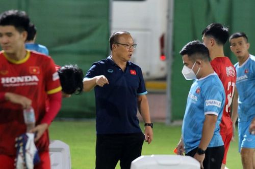 Trọng tài bắt trận Việt Nam vs Oman có khiến thầy Park lo lắng?