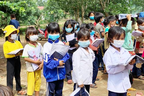 Tặng 173 phần quà cho học sinh khó khăn huyện Kông Chro