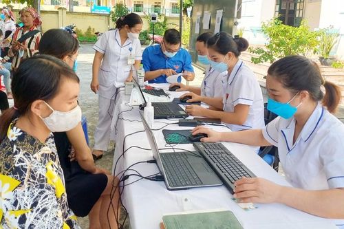 Bát Xát ra quân triển khai chiến dịch tiêm vắc xin phòng Covid- 19 cho đối tượng từ 18 tuổi trở lên