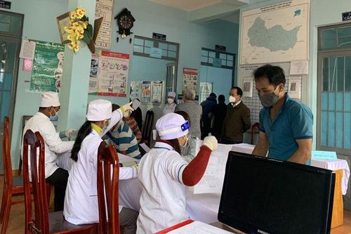 Lạc Dương: Tiêm vắc xin phòng Covid-19 cho 100% người dân trong độ tuổi 18 - 59