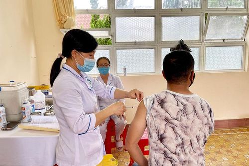 3 huyện, thành phố hoàn thành tiêm vắc xin Vero Cell đợt 15