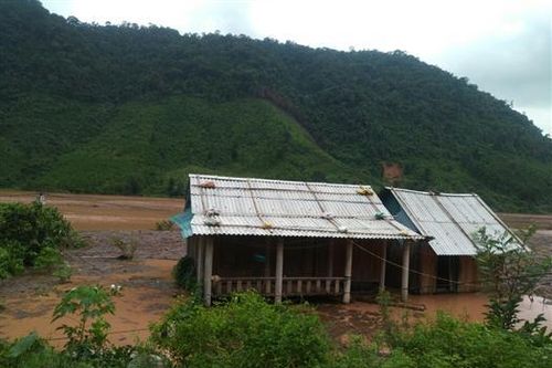 Hơn 220 hộ dân ở huyện Đakrông mất điện do ngập lụt