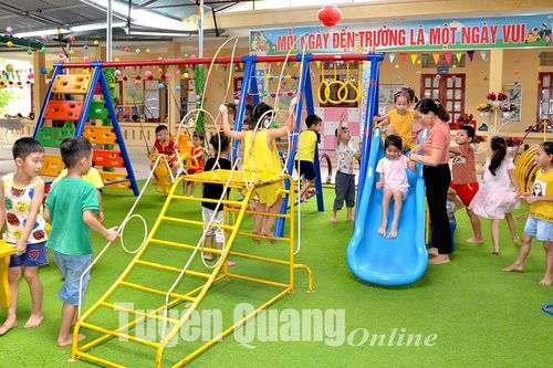Huy động các nguồn lực xây dựng trường học đạt chuẩn quốc gia