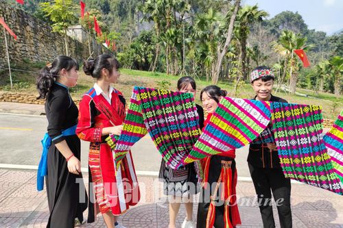 Sắc màu thổ cẩm